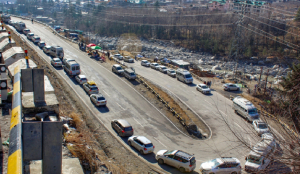 Heavy tourist rush triggers massive traffic jams in Himachal’s Kullu and Kasol