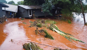 Historic Hawaii floods leave 2,000 people without power