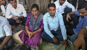 IIT Bombay student's father stages protest at Azad Maidan, seeks action