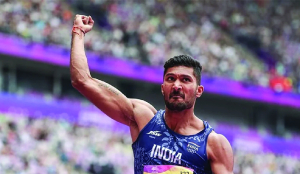 In tears after his exit, Tejaswin stays to help Kushare