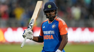 India storms in T20 WC finals beating England