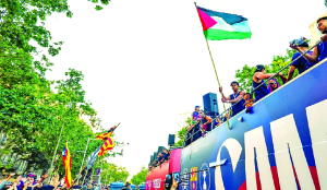 Israeli minister criticizes Yamal for waving Palestinian flag