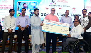 J-K: CM Abdullah hands over Rs 2.71 cr cash awards to outstanding athletes