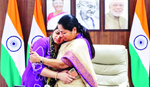 Justice topmost priority: CM Rekha to kin of man killed in Holi brawl