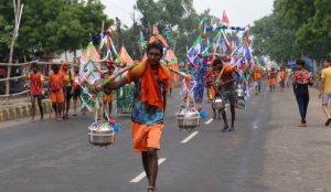 Kanwar Yatra: Pickup vehicle damaged after alleged contact with Kanwar in Muzaffarnagar