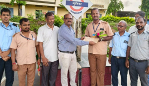Konkan railway staff saves passenger from moving train, wins ₹10,000 reward