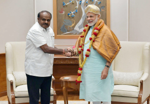 Kumaraswamy urges EC to clarify reports of differences among top officials