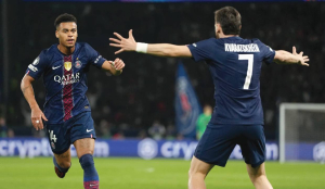 Kvaratskhelia scores as PSG beats Liverpool