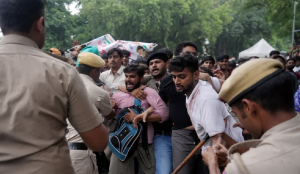 Lawyers protest at Tis Hazari against police action on Jantar Mantar protesters
