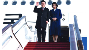 Lee lands in China, hoping to sidestep Taiwan tensions