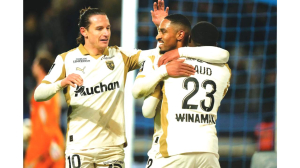 Lens routs Paris FC 5-0 to go top of Ligue 1