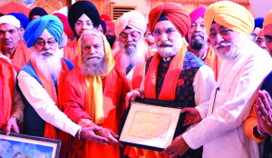 LG flags off jatha for Sri Hemkunt Sahib Yatra