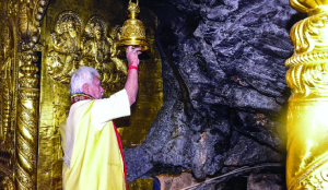 LG Sinha reviews offerings system at Vaishno Devi Shrine amid fake silver row