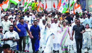 Mamata ends West Bengal poll campaign with 6 km roadshow