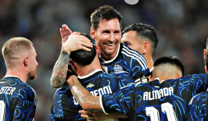 Messi shines in likely last Argentina home game