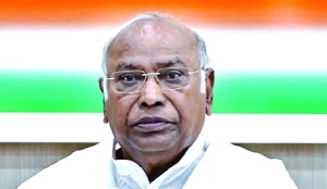 MLAs authorises Kharge to pick next Kerala CM