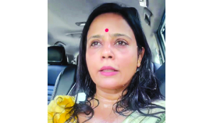 Moitra faces egg attack in Nadia