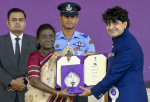 Murmu urges film stars not to endorse harmful health products, calls for women on award juries