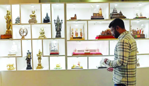 Nearly 1,500 PM mementos up for e-auction