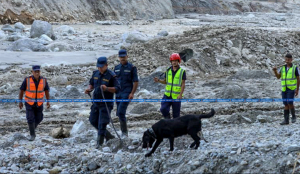 Nepal flood survivors join rescue efforts as they grieve, search for kin