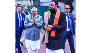 Nitish attends 90th birthday of Shakuni Choudhary