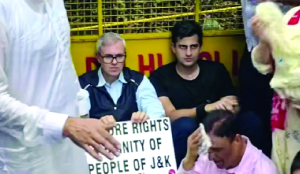 Omar vows to intensify J&K Statehood stir after Delhi protest