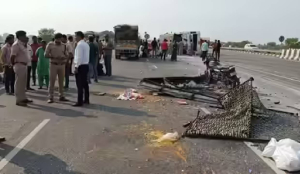 Over 60 Injured as Overloaded Bus Overturns on Purvanchal Expressway in UP