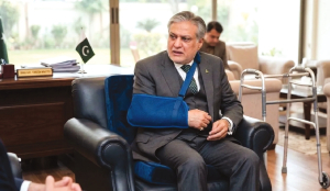 Pak minister sustains hairline fracture after fall during Egyptian counterpart’s reception
