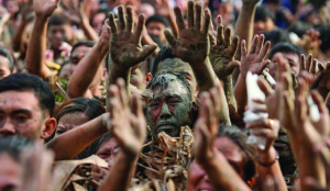 Philippine devotees wear mud and leaves for holy festival