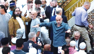 PM Albanese heckled during Eid visit to Sydney Mosque