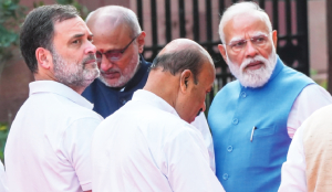 PM Modi, Rahul interaction draws attention at Mahatma Phule event