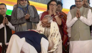 PM Modi touches feet of 98 year old Makhanlal Sarkar in West Bengal; Who is he?