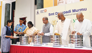 President Droupadi Murmu serves Akshaya Patra’s 5 billionth meal