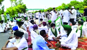 Protesting farmers stopped at Haryana border