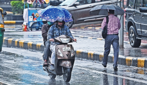 Rain causes traffic snarls, disruption in flights