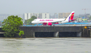 Rain fury cripples Mumbai-Pune lifelines