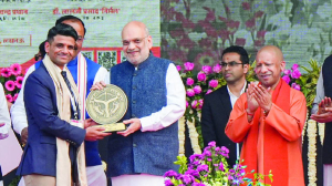 Reject dynastic parties: Shah