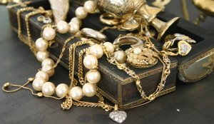 Rs 2 Crore jewellery stolen from parked car in Delhi's Karol Bagh, search on for 2 suspects