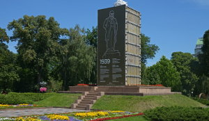 Russian attack hits Ukraine's Kyiv region, killing at least 27