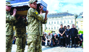 Russian attacks kill 3 in Ukraine as US talks on war are expected