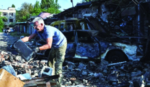 Russian strikes kill 10 in Ukraine