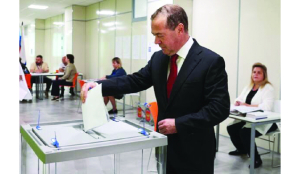 Russians vote in poll set up to keep Kremlin in power