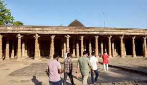 SC permits Muslims to offer Friday prayers on dargah land near Bhojshala complex at Dhar