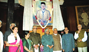 SC refuses to entertain PIL seeking removal of Savarkar portraits, warns of costs