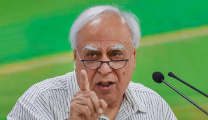 SC seeks Centre's reply on Kapil Sibal's plea on interpretation of anti-defection law