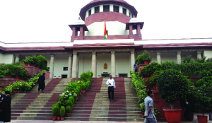 SC stays Rs 5 lakh fine on Noida DM
