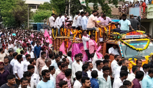 Sea of mourners lines Warangal streets for ex-BRS MLA Peddi Sudharshan Reddy's final journey