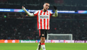 Sergino Dest comes off with apparent hamstring injury in PSV win