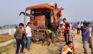Sleeper bus overturns on Ganga Expressway after tyre burst; 1 dead and over 30 injured