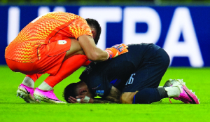 Spain wins its World Cup group, beating Uruguay, Muslera’s error sends 2-time champion home